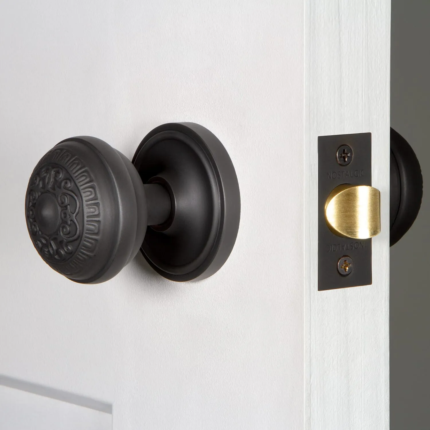 Classic Rosette with Egg & Dart Knob in Oil-Rubbed Bronze