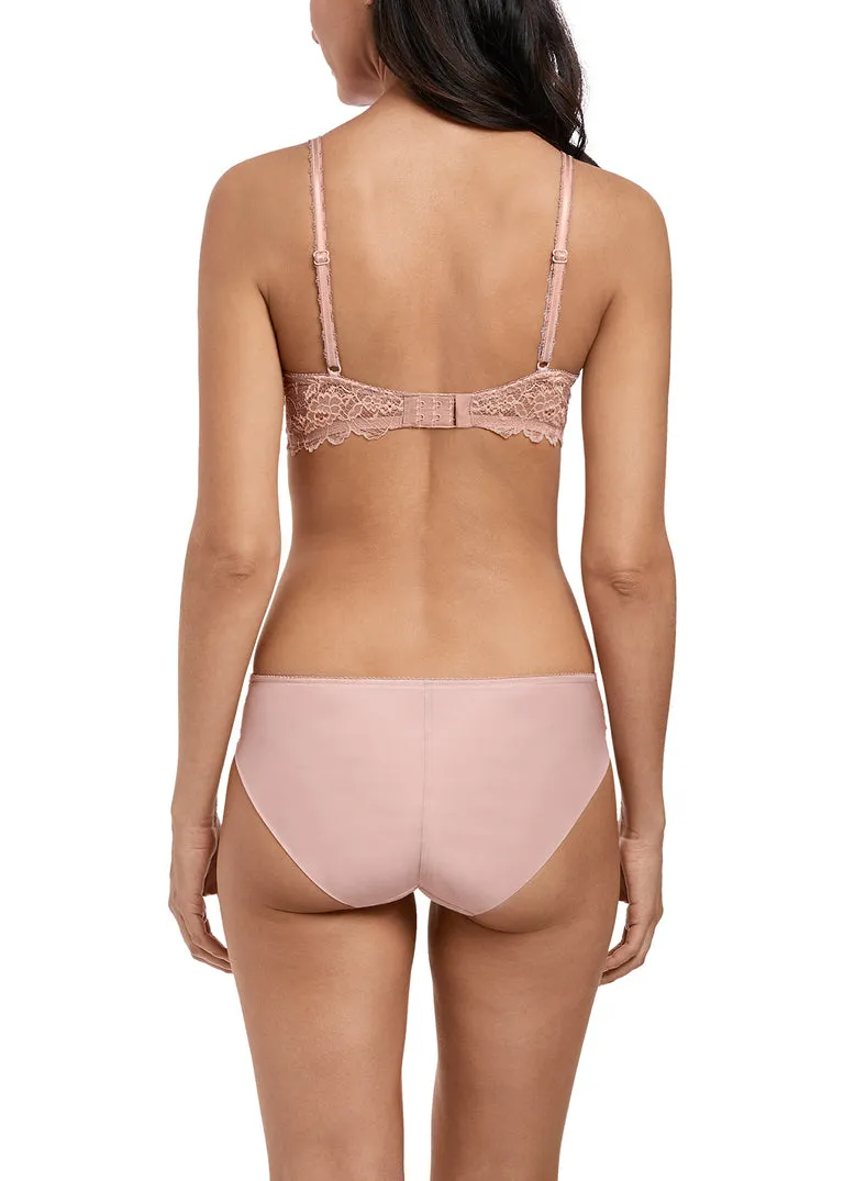 Wacoal Lace Perfection Average Figure Underwire Bra, Rose Mist